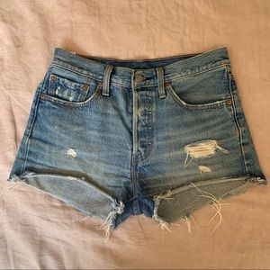 Perfect mid ride Levi’s cutoff shorts